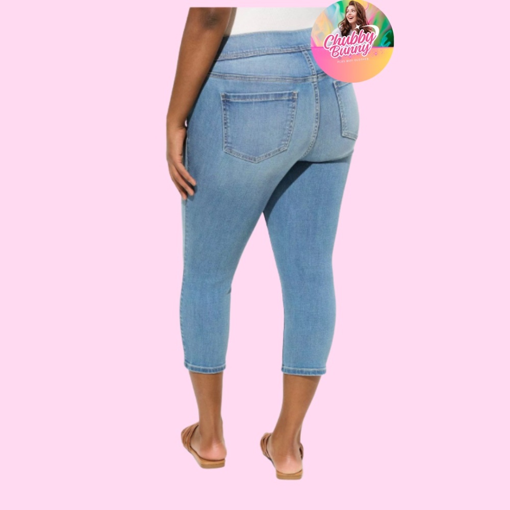 Torrid Crop Lean Jean – Super Soft High Rise Skinny – Size 5 – NWT